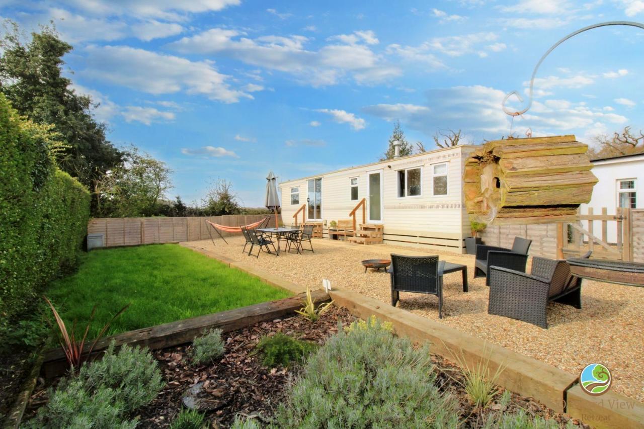 Orchard View Retreat: Dog-Friendly Getaway with Private Garden Villa Little Clacton Exterior photo