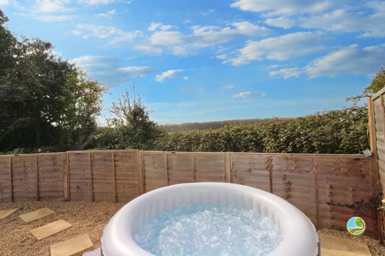 Orchard View Retreat: Dog-Friendly Getaway with Private Garden Villa Little Clacton Exterior photo