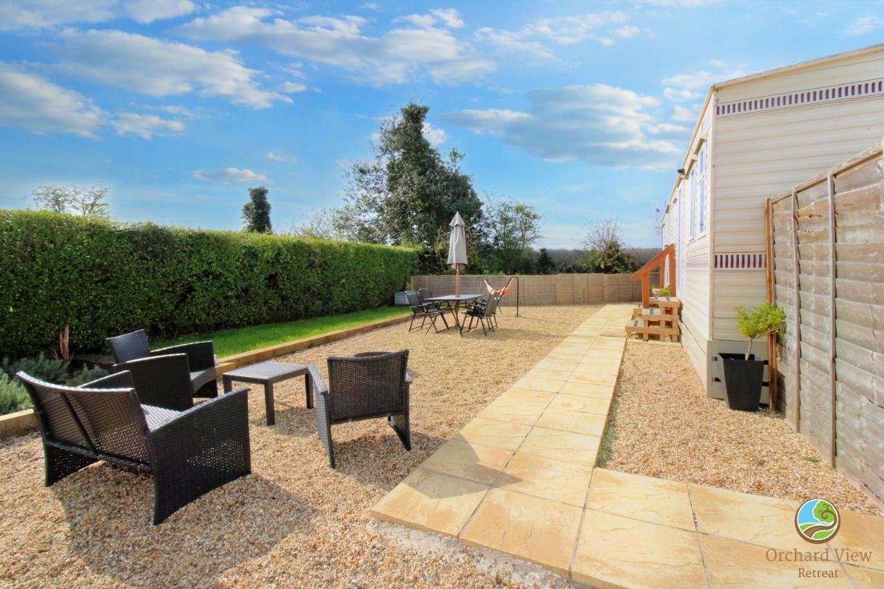 Orchard View Retreat: Dog-Friendly Getaway with Private Garden Villa Little Clacton Exterior photo