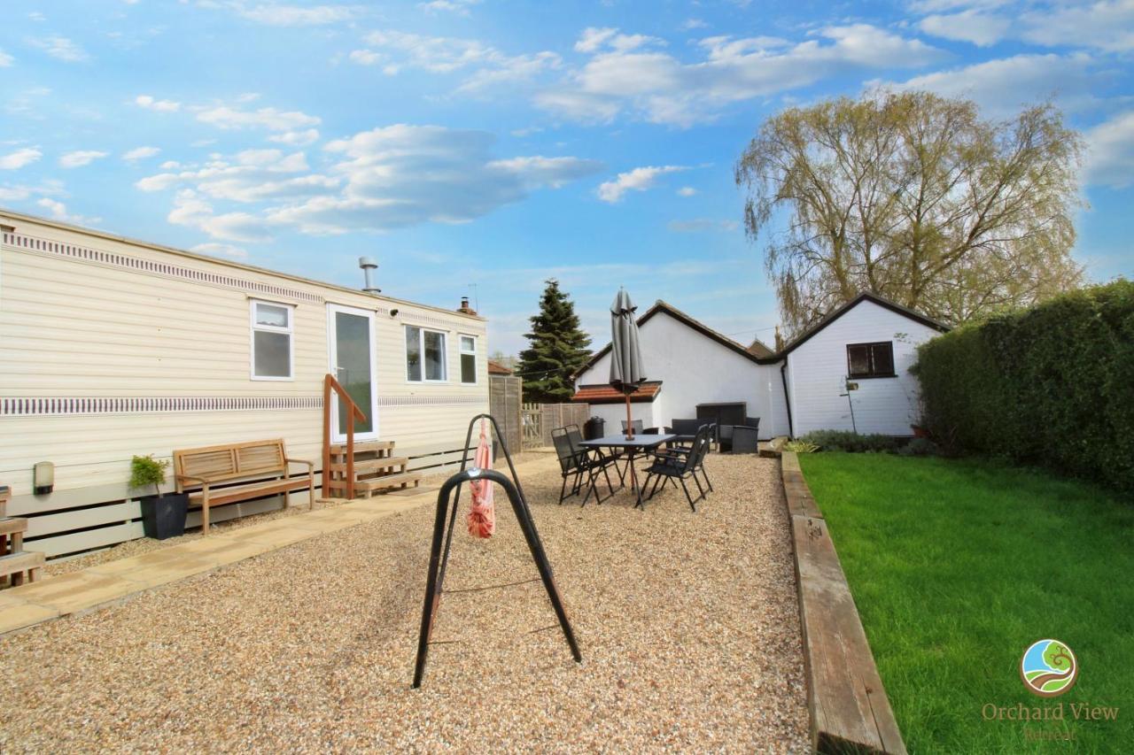 Orchard View Retreat: Dog-Friendly Getaway with Private Garden Villa Little Clacton Exterior photo